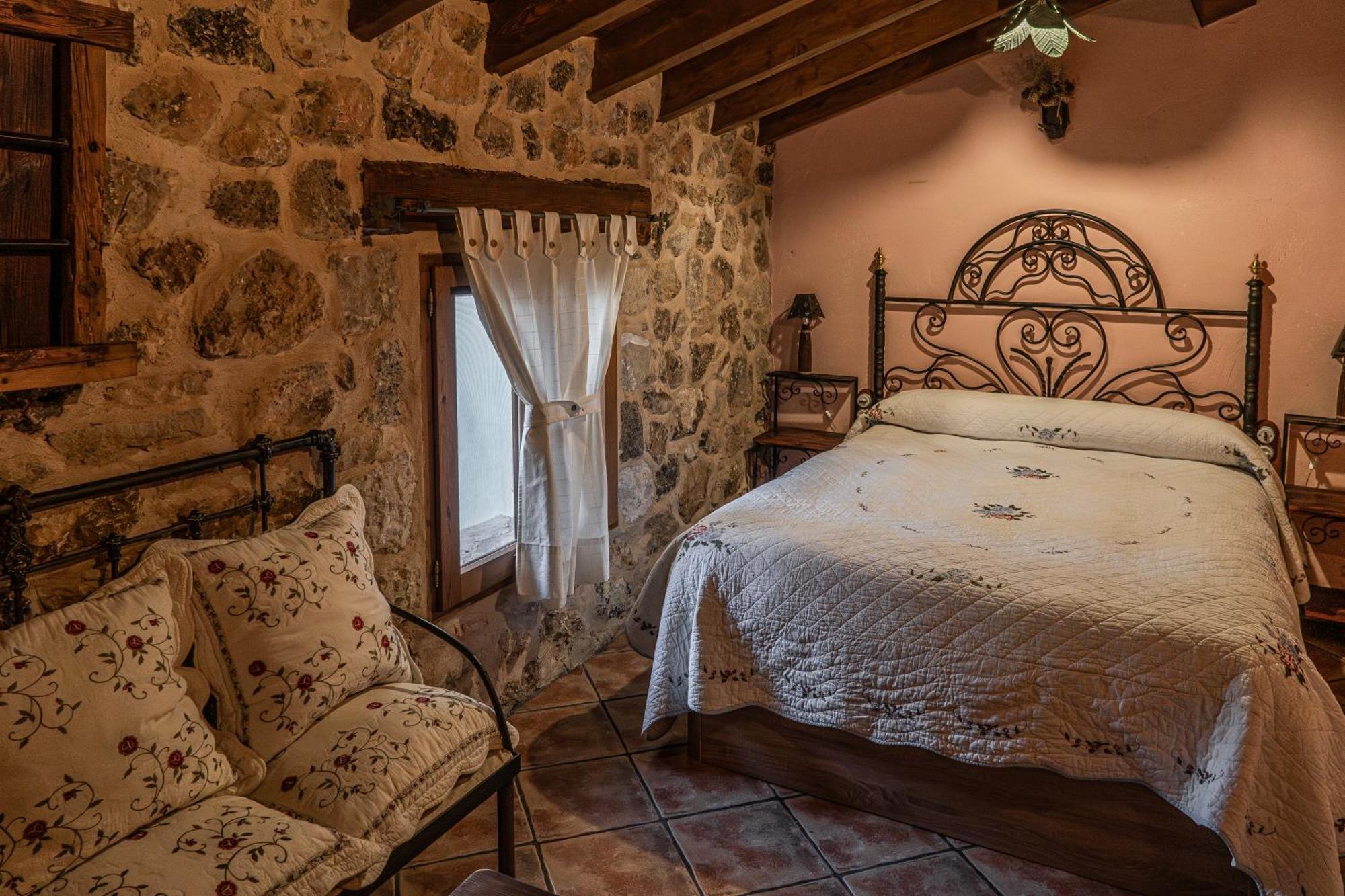 Casas Rurales Chon Alto Tajo Peralejos de las Truchas Luaran gambar